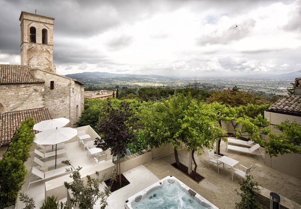 Hotel Degli Affreschi Montefalco Exterior foto