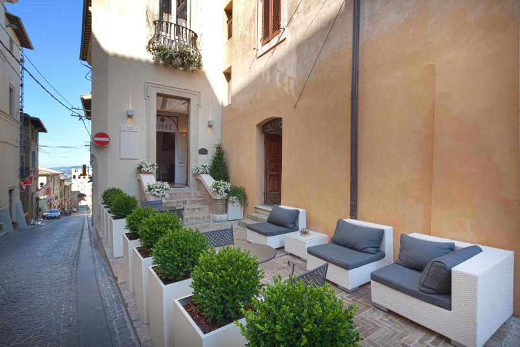 Hotel Degli Affreschi Montefalco Exterior foto